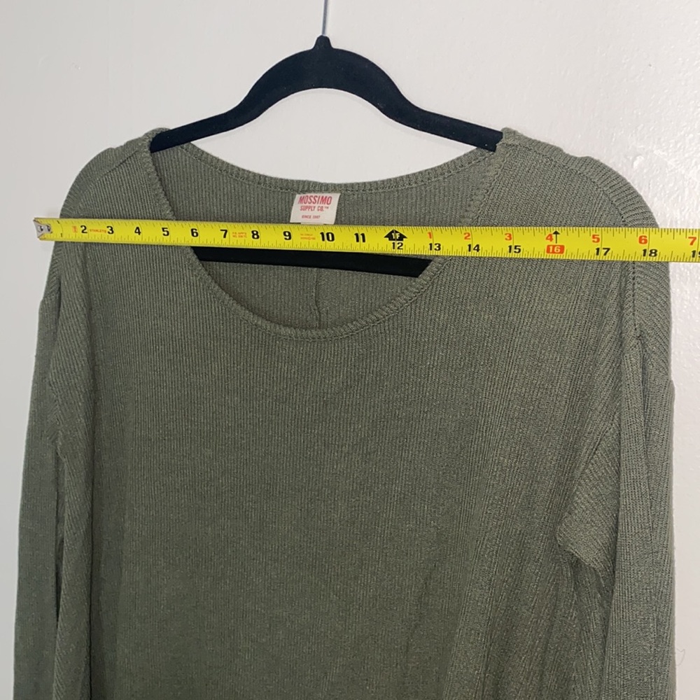 🎱Olive green ribbed flowy long sleeved top! - Picture 5 of 7
